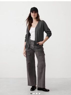 Banana Republic women’s Charcoal Gray V-Neck Sweater